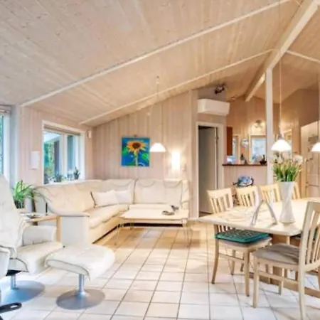 Summerhouse On The And With Ocean View Casa vacanze Yderby